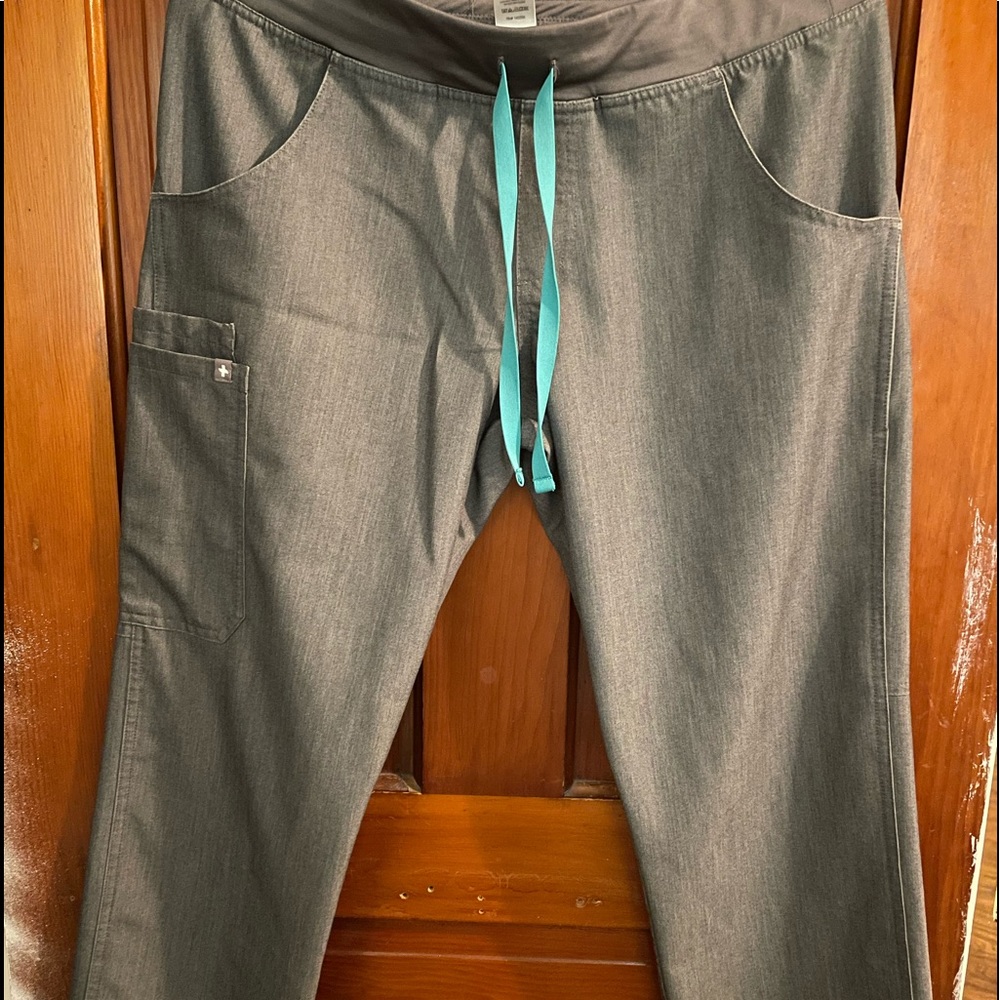 Women Figs Kade Cargo Graphite Scrub pants-petite